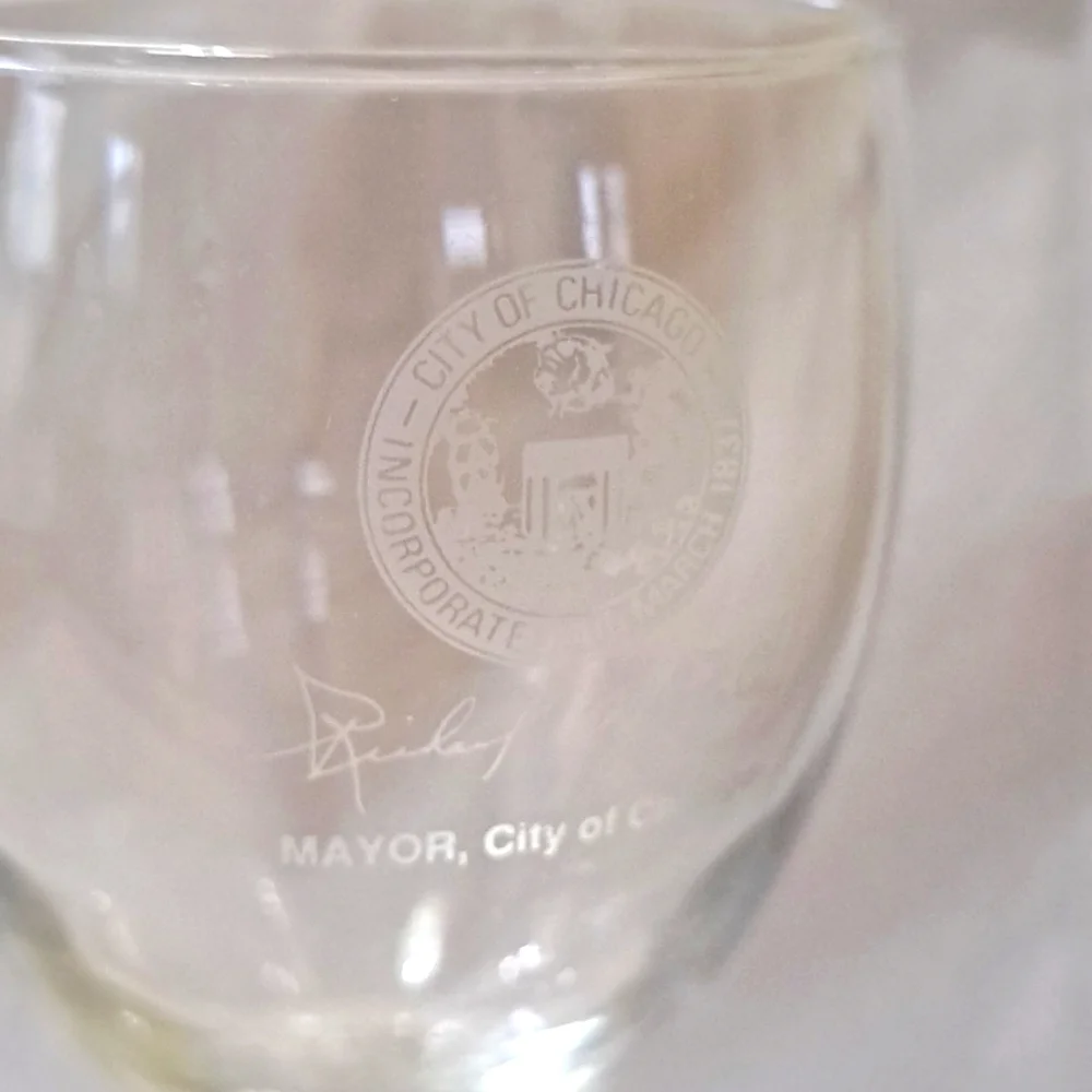 RARE City of Chicago Mayor RM Daley Etched Seal Wine Glasses Vintage - Picture 3 of 5